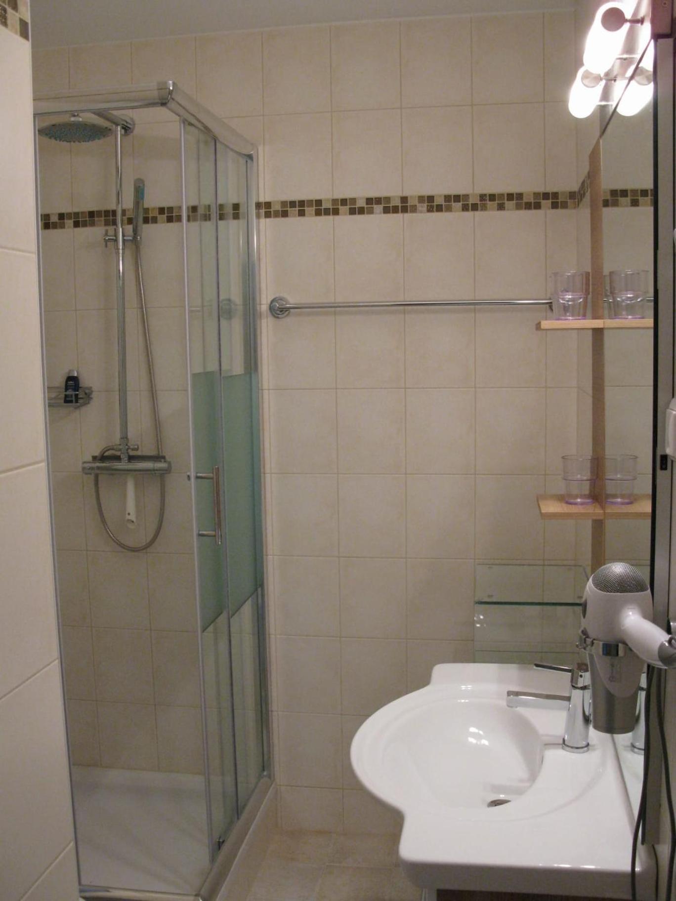 Kaernten Ossiacher See Apartment Zwei Zimmer Ferienwohnung Direkter Seezugang Strand Beheizte Schwimmhalle Bodensdorf Eksteriør billede